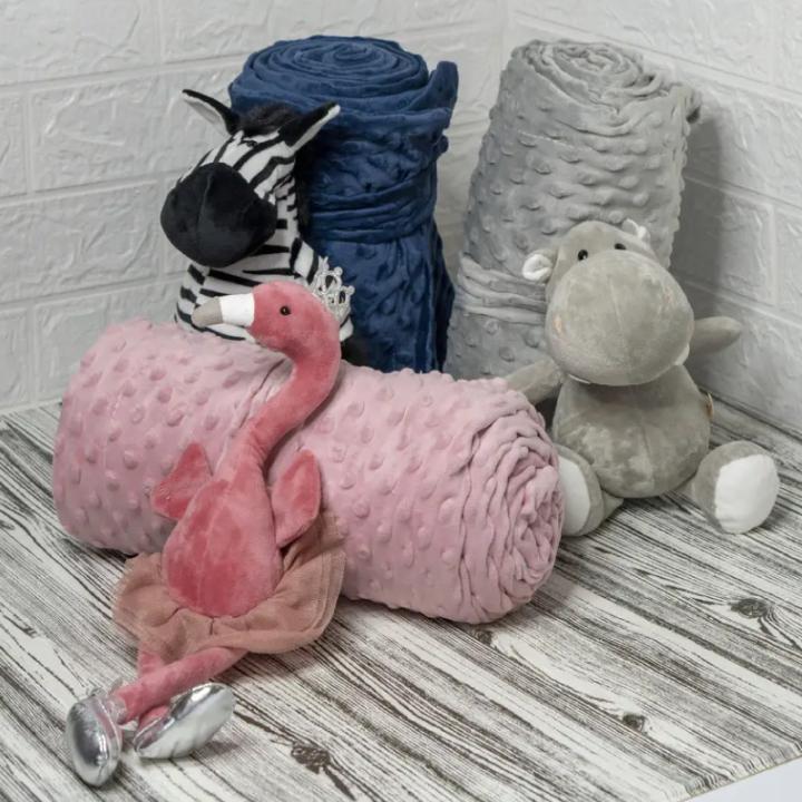 Фото Плед с игрушкой в ассортименте (фламинго, бегемот, зебра / медведь, динозавр) - Магазин MASMART