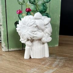 Фото Декоративне кашпо міні Дівчинка з соняшником D-4108  - Магазин MASMART