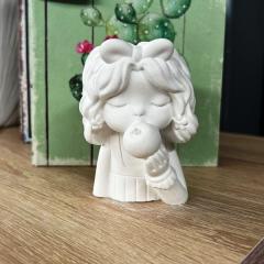 Фото Декоративное кашпо мини Девочка с яблочком D-4209  - Магазин MASMART