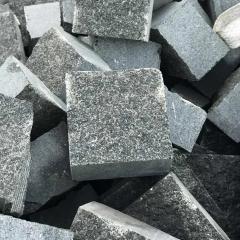 Фото Бруківка Габро 10х10х5 см пиляно-колота (спил з 4 сторон)  - Магазин MASMART
