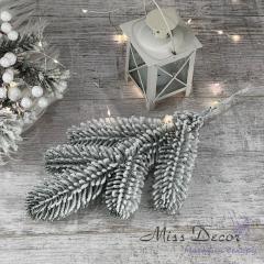 Фото Искусственная еловая веточка заснеженная 30см MissDecor...  - Магазин MASMART